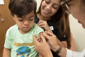 FDA одобрило прививки от COVID-19 для детей всех возрастов