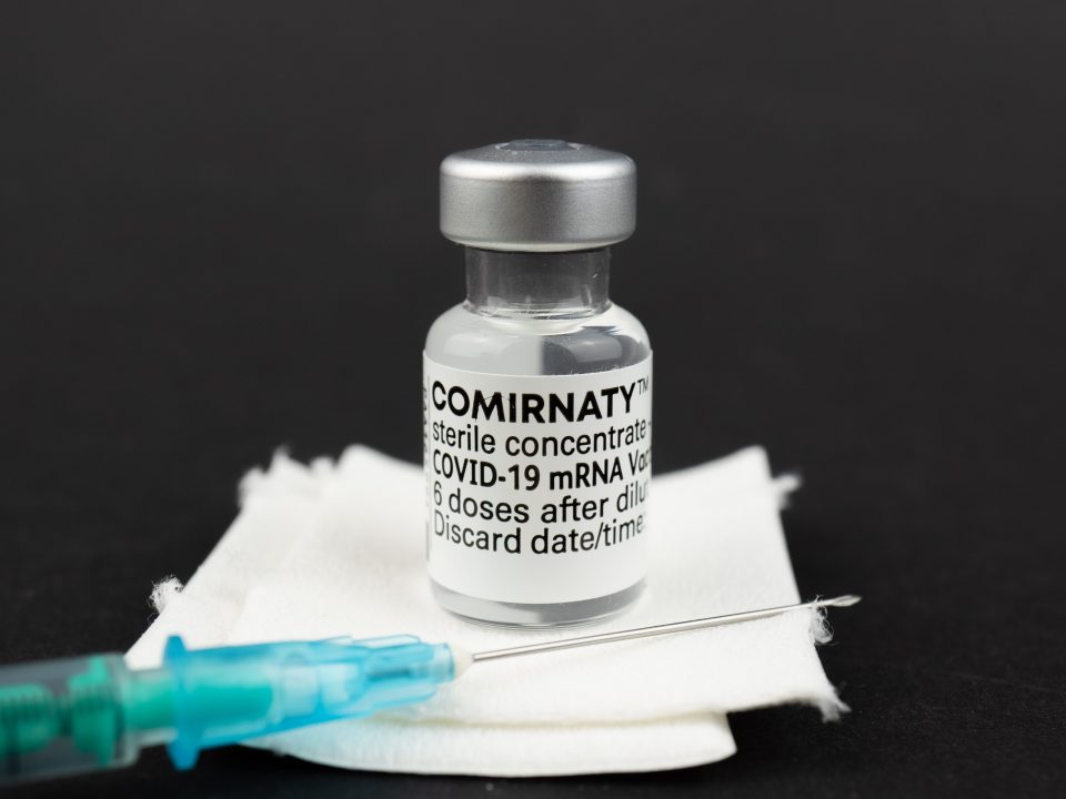 Вакцина Pfizer/BioNTech от Covid-19 для подростков получила полное одобрение FDA